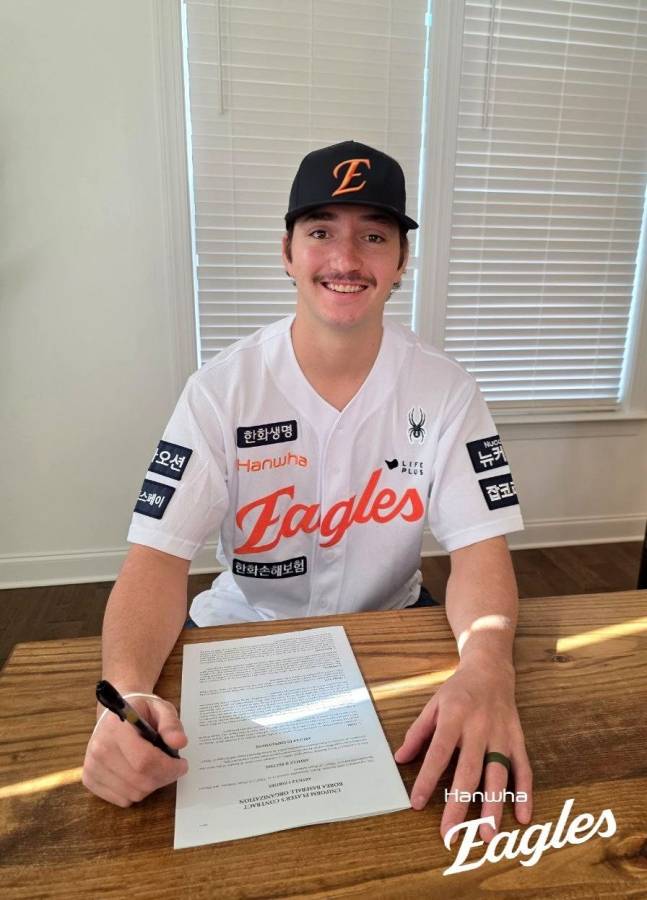 지난 24일 한화와 계약한 오웬 화이트. /사진=한화 이글스 제공