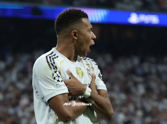 킬리안 음바페가 골 세리머니를 하고 있다. /AFPBBNews=뉴스1