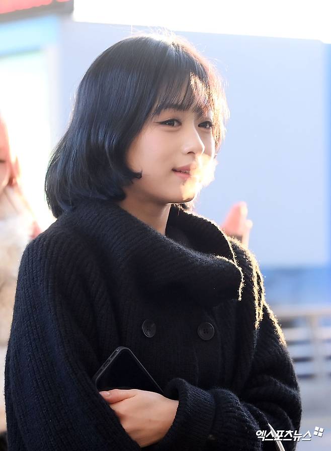 아현 '영하의 한파에 입김이 절로'