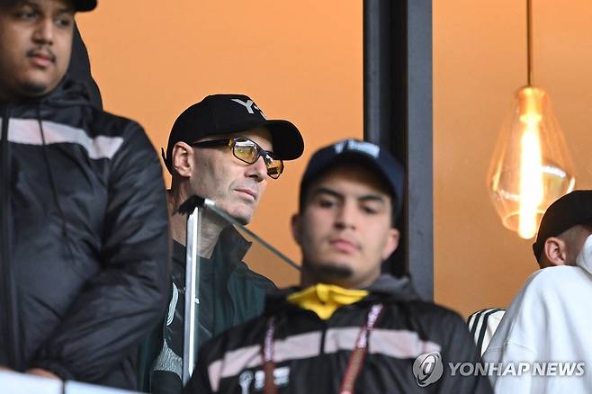 아들 지켜보는 지네딘 지단 [AFP=연합뉴스]