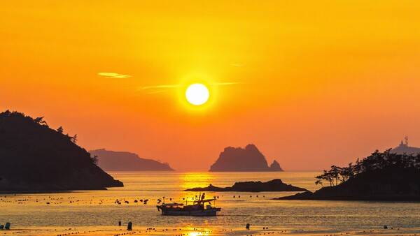 전남의 해넘이·해맞이 명소에서는 연말연시를 맞아 일출제, 불꽃쇼 등 다채로운 행사가 펼쳐진다. 사진은 진도 세방낙조. 전남도 제공