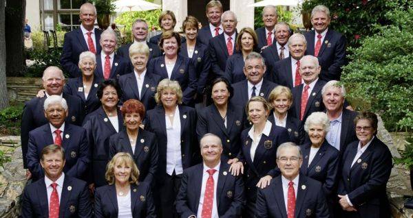 세계 골프 명예의 전당에 헌액된 전설들이 환하게 웃으며 포즈를 취하고 있다. AFP연합뉴스