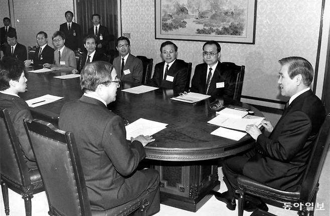 노태우 대통령, 21세기위원회 업무보고. 1991. 동아일보 DB