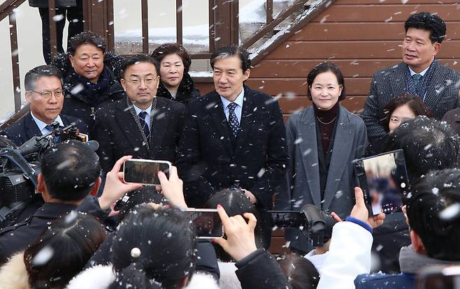 [서울=뉴시스] 김명년 기자 = 조국 혁신당 조국 대표가 지난 26일 오전 전남 목포시 만호동 '소년 김대중 공부방'을 방문해 발언하고 있다.(사진=조국혁신당 제공) 2025.12.27. photo@newsis.com *재판매 및 DB 금지