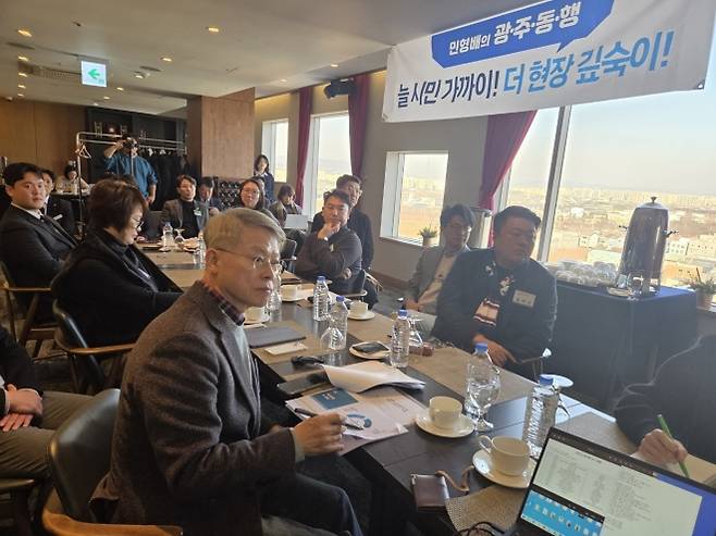 ‘관광도시 광주’ 전환 전략을 논의하는 전문가 포럼이 27일 광주 상무지구 홀리데이인 호텔에서 열렸다. 이날 행사는 ‘민형배의 광주동행’ 일곱 번째 프로그램으로 진행됐다.