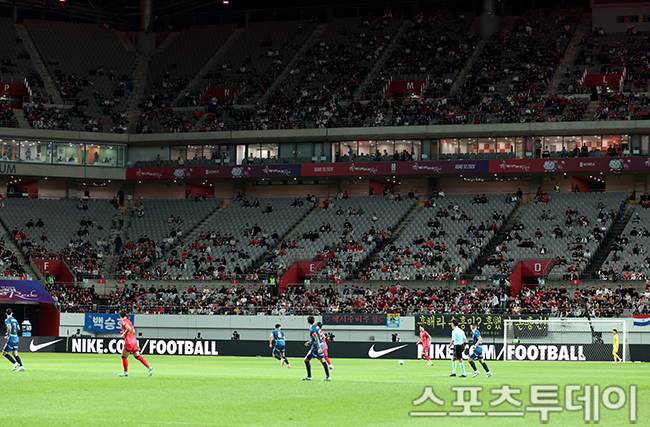 빈 관중석이 눈에 띄는 서울월드컵경기장 / 사진=DB