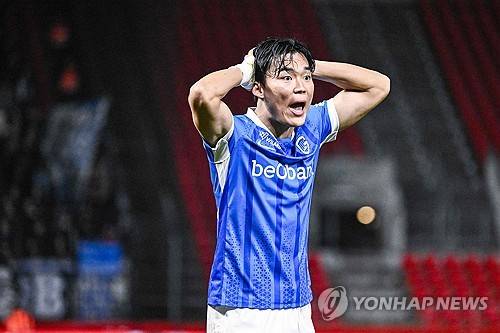 감독 경질이라는 어수선한 분위기도 한국 국가대표 스트라이커 오현규의 입지를 흔들지는 못했다. 오현규가 시즌 3호 도움을 올리며 변함없는 주전 경쟁력을 과시했다. 벨기에 헹크의 세게카 아레나에서 열린 2025-2026시즌 주필러 프로리그 20라운드 클뤼프 브뤼허와의 홈 경기에 선발 출격해 공격 포인트를 기록했다. 연합뉴스