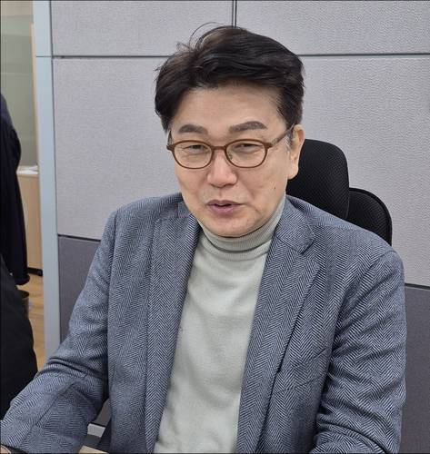 연합뉴스와 [삶] 인터뷰 중인 김경록 미래에셋 고문 [윤근영 기자 촬영]