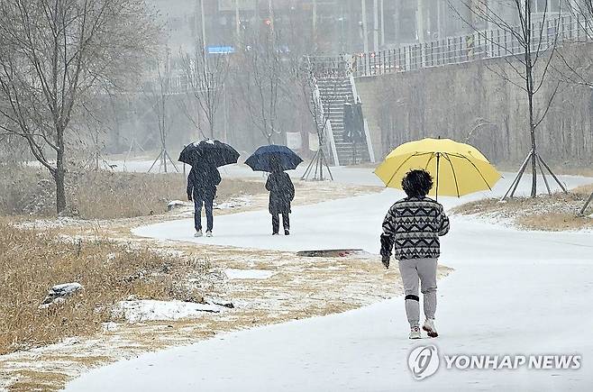 눈 내리는 춘천 [연합뉴스 자료사진]