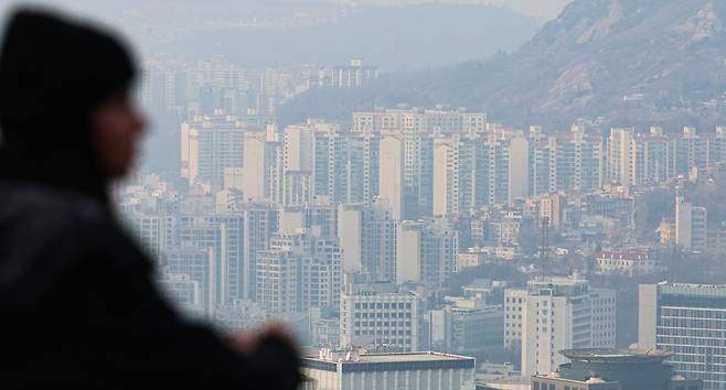 사진은 28일 서울 남산에서 바라본 아파트 단지 모습. 뉴시스