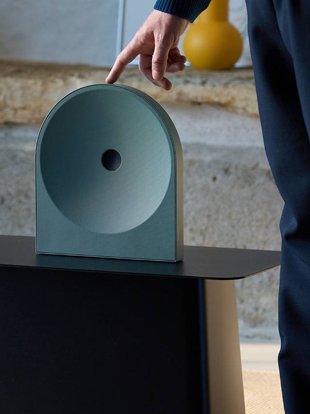 스피커 중앙에 오목한 ‘점’(Dot) 디자인이 특징인 뮤직 스튜디오 5. 삼성전자 제공