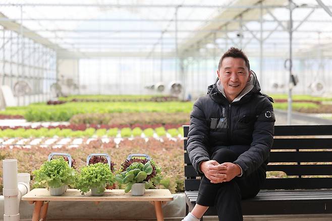 경기도 소재 '아○○스마트팜'은 '소상공인 에너지효율향상 지원사업'을 통해 공기열히트펌프 1대(70㎾)를 설치했다. 기존 전기온풍기 대비 에너지절감률이 77% 수준으로 약 1년반만에 초기 투자비용을 회수할 수 있을 것으로 기대된다. 사진 출처 : 기후에너지환경부