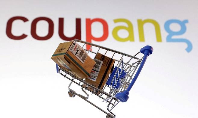 2025년 2월 11일 촬영된 쿠팡 로고 일러스트. 로이터 연합뉴스