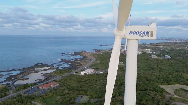 2010년대 국내 한 대형 조선사가 개발한 5.56MW급 풍력발전 터빈. 해당 조선사가 풍력발전 사업에서 철수한 뒤 다른 기업이 인수했으며, 이후 성능 개선 등을 거친 뒤 ‘한림해상풍력발전’에 투입됐다.