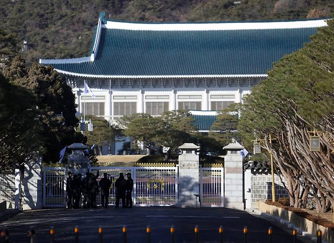 The entrance to the Blue House is seen in central Seoul on Dec. 21. [YONHAP]