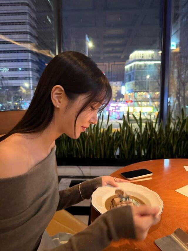 홍유경이 결혼 후 행복한 근황을 전했다. / 홍유경 인스타그램