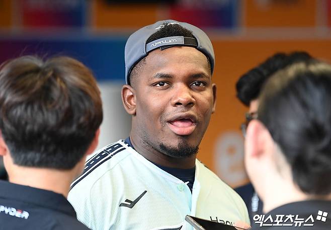 2024시즌 한화 이글스에서 24홈런을 기록했던 외국인 타자 요나단 페라자가 2026시즌 다시 한화 유니폼을 입게 됐다. 사진 엑스포츠뉴스 DB