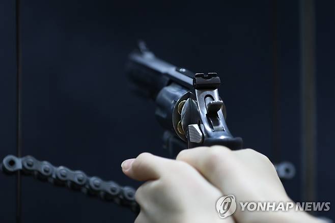 권총 사격 [연합뉴스 자료사진]