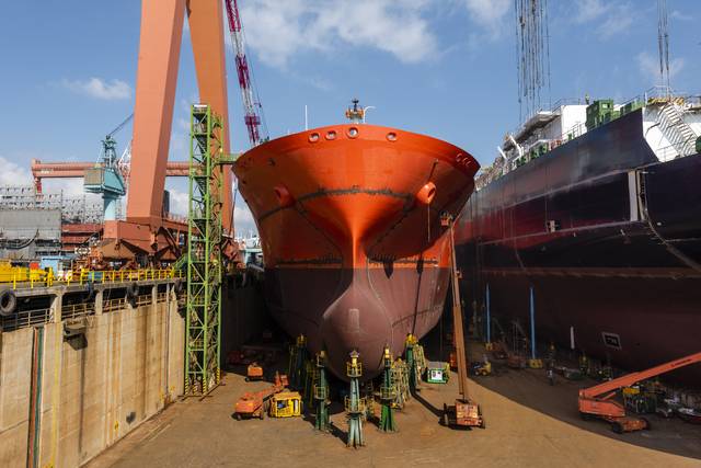 HD현대중공업 울산조선소의 선박 건조 모습/사진제공=HD현대중공업