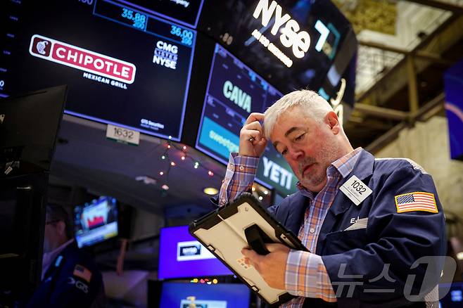 뉴욕증권거래소 트레이더 ⓒ 로이터=뉴스1