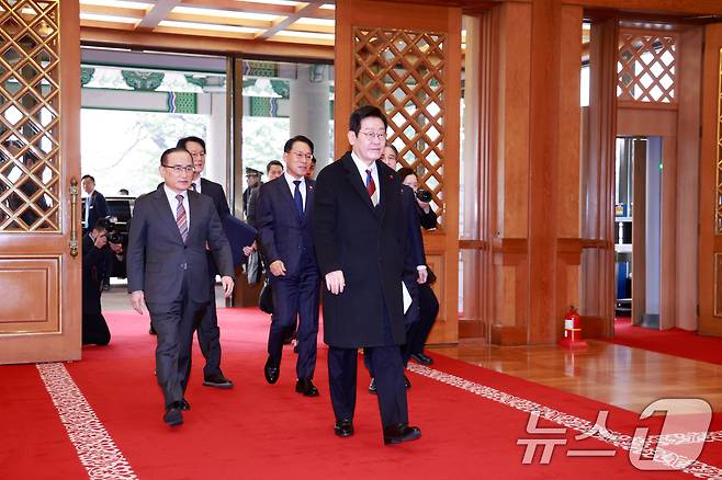 이재명 대통령이 29일 청와대로 첫 출근하고 있다. (청와대통신사진기자단) 2025.12.29/뉴스1 ⓒ News1 허경 기자