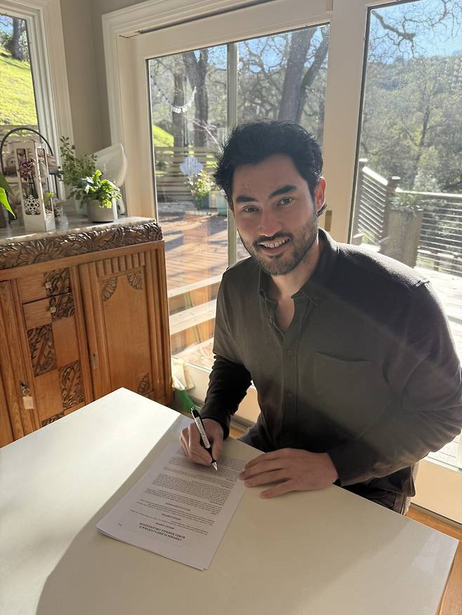 SSG 랜더스와 재계약한 미치 화이트. (SSG 제공)