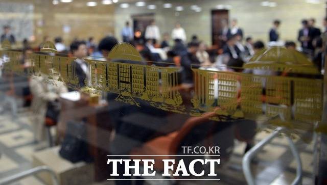 보좌진들은 입법 과정을 위한 시간과 인력은 한정돼 있다 보니 정작 정말 필요한 법안들이 밀려나고 있는 점을 가장 큰 문제로 꼽았다. 사진은 기사와 무관함. /더팩트 DB