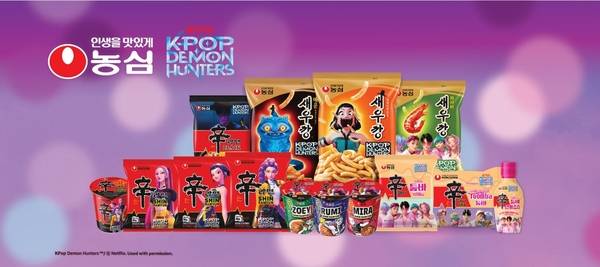 농심은 지난 8월 식품업계 최초로 넷플릭스와 협업을 통해 신라면 등의 패키지에 애니메이션 영화 '케이팝 데몬 헌터스' 캐릭터 디자인을 적용했다. 단순 식품 패키지를 넘어 K컬처를 선도하는 글로벌 브랜드 이미지를 강화했다. /농심