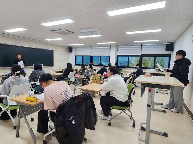 정읍시가 내달 2일~9일까지 '2026년 청년취업시험 준비반'의 수강생을 모집한다. 정읍시 제공