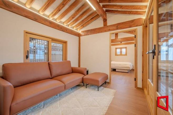 미리내집 연계형 공공한옥(가회동 35-2 외1) 거실 전경. 서울시 제공