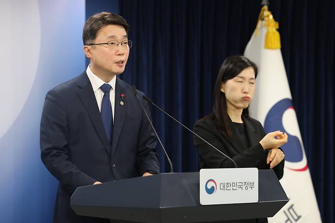 류제명 과학기술정보통신부 제2차관이 29일 서울 종로구 정부서울청사에서 KTㆍLGU+ 침해사고 조사 결과를 브리핑하고 있다./연합뉴스