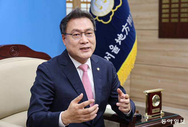 조순열 서울지방변호사회 회장이 15일 오후 서울 서초구 서울지방변호사회에서 동아일보와 인터뷰하고 있다. 
이한결 기자 always@donga.com