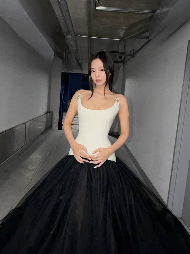 @jennierubyjane