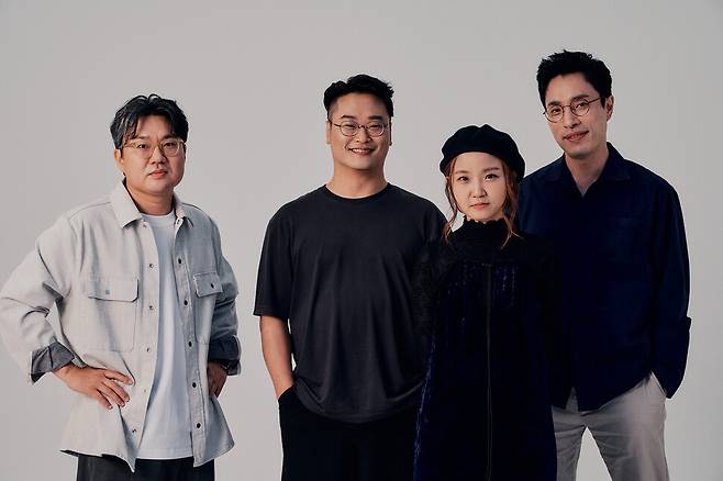 2022년 케이(K)팝 관련 콘퍼런스에 참가할 때 고인과 함께 찍은 사진. 오른쪽부터 김영대·김윤하·차우진 평론가, 김홍기 스페이스오디티 대표. 김윤하 평론가 제공