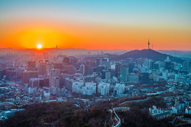 A view of the sunrise at Beombawi, or Tiger Rock, on Mount Inwang [SEOUL TOURISM ORGANIZATION]