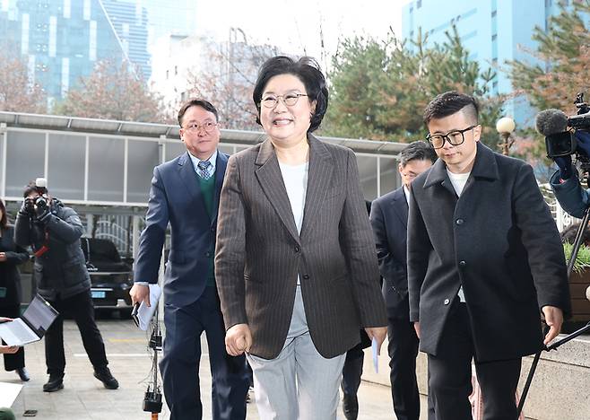 이혜훈 기획예산처 장관 후보자가 29일 서울 중구 예금보험공사에 마련된 인사청문회 준비 사무실로 들어서고 있다. [연합뉴스]
