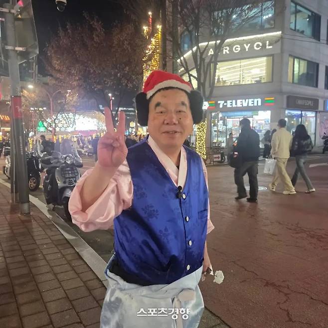 지난 24일 홍대에서 버스킹 공연을 선보인 희극인 심형래. 본인 인스타그램 계정