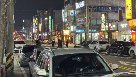 연말인 지난 29일 진주 하대동 골목상권이 한산한 모습을 보이고 있다.