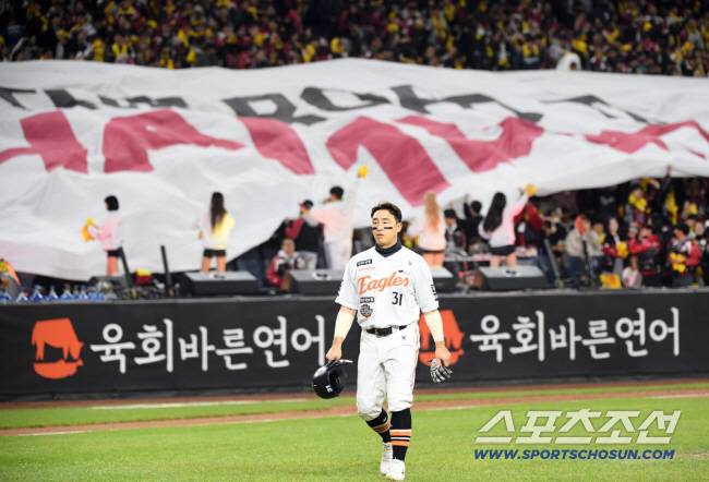 31일 대전 한화생명볼파크에서 열린 한국시리즈 5차전 한화 이글스와 LG 트윈스의 경기. 한화 손아섭이 숨을 고르고 있다. 대전=박재만 기자 pjm@sportschosun.com/2025.10.31/