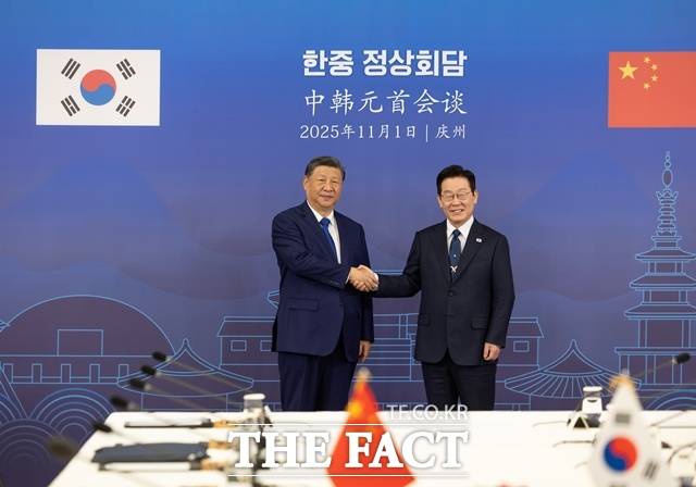 이재명 대통령이 내달 4일부터 7일까지 3박4일 간 중국을 국빈 방문한다. 지난 2017년 문재인 전 대통령 이후 약 9년만이다. 이재명 대통령이 1일 경북 국립경주박물관에서 시진핑 중국 국가주석과 정상회담을 갖고 기념촬영을 하고 있다. /대통령실