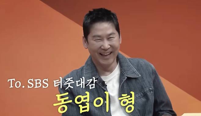 '2025 SBS 연예대상'이 30일 밤 8시 50분 생중계 된다. 데뷔 30주년을 맞는 탁재훈과 크라잉넛의 콜라보 무대, '레슨 밈'의 주인공 유노윤호의 특별 개사 무대, '우리들의 발라드' TOP12의 감동적인 공연 등 다채로운 축하 무대가 준비되어 있다. 대상 후보로는 유재석, 탁재훈, 신동엽 등이 거론되며, MC는 전현무, 차태현, 이수지가 맡는다.