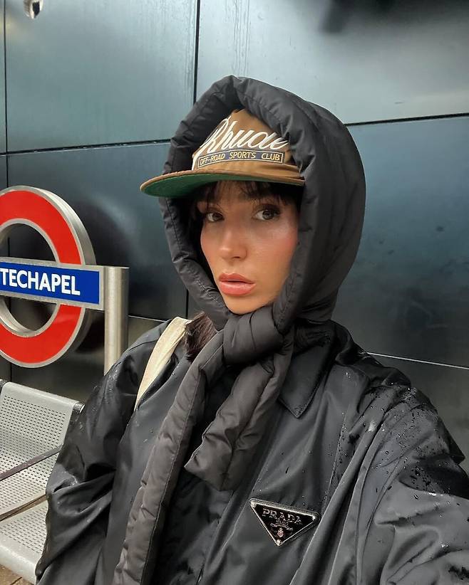 바라클라바처럼 연출할 수 있는 후드 패딩 머플러. @lissyroddyy