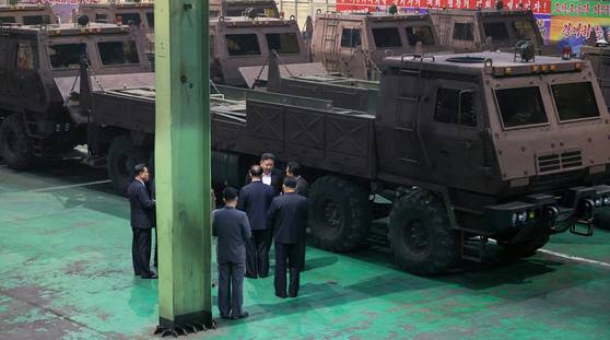 북한 노동당 기관지 노동신문은 30일 "김정은 동지께서 12월 28일 중요군수공업기업소를 방문하시고 무기전투기술기재생산 실태를 료해(점검)했다"라고 보도했다. 노동신문, 뉴스1