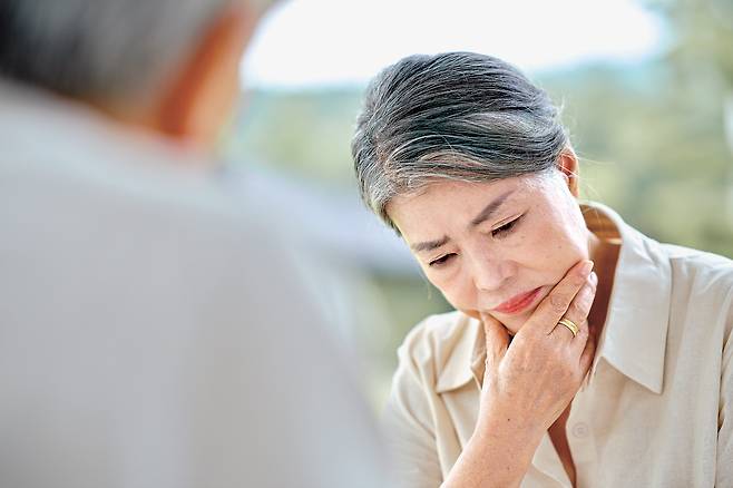 생활습관을 바로잡고 포스파티딜세린과 은행잎 추출물을 함께 보충하면 기억력·인지력을 효과적으로 관리할 수 있다.