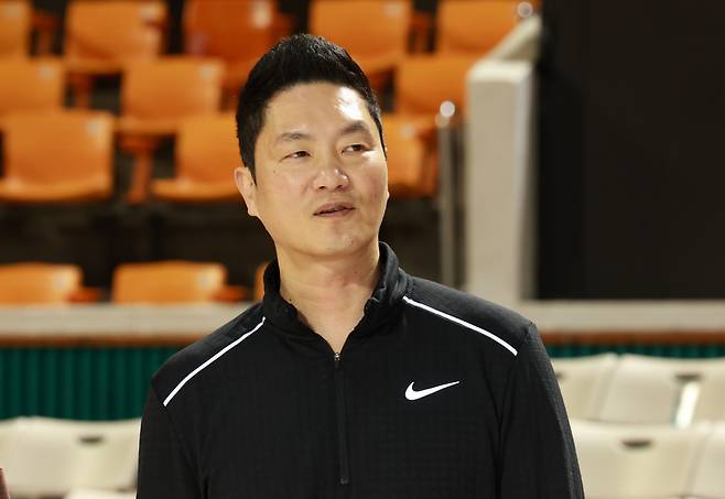 프로농구 SK 전희철 감독이 12일 서울 잠실 학생체육관에서 경향신문/스포츠경향과 인터뷰 하고 있다. 정지윤 선임기자