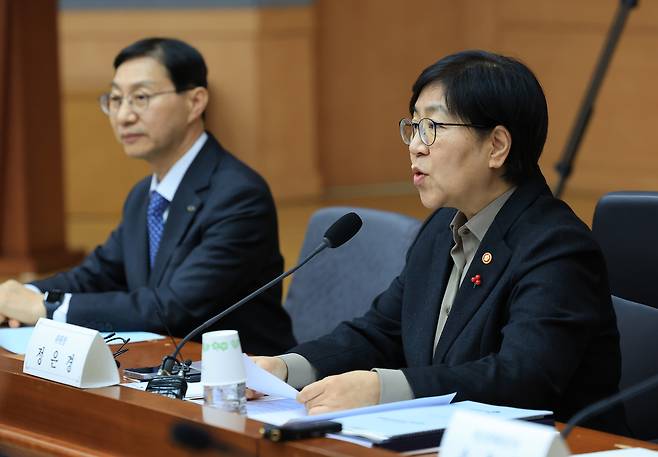 Minister of Health and Welfare Jeong Eun-kyeong speaks during a ministry meeting on the national pension system at the government complex in Jongno District, central Seoul, on Dec. 15. [NEWS1]