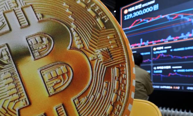 서울 강남구 빗썸라운지에 설치된 전광판에 비트코인 시세가 나오고 있다. /사진=뉴시스