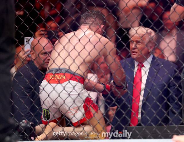 션 오말리를 꺾고 도널드 트럼프 대통령과 인사를 나눈 메랍 드발리쉬빌리./게티이미지코리아