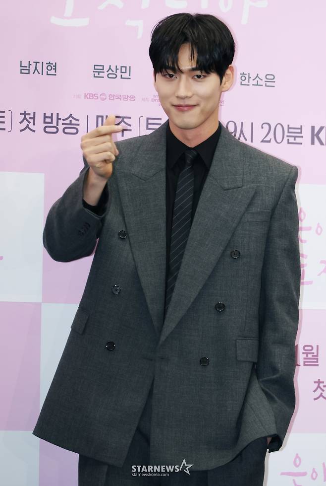 홍민기 '깜찍 손하트'[★포토]