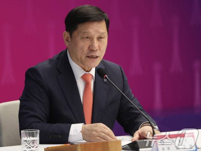 허구연 KBO 총재가 지난 11월 5일 울산광역시청 2층 대회의실에서 열린 KBO 퓨처스리그 울산프로야구단 창단 업무협약식에서 인사말을 하고 있다. /사진=뉴스1